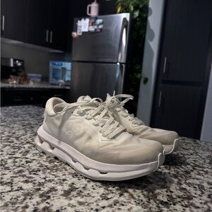 On cloud shoes worn twice originally 160$